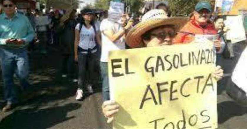 Cittadini messicani contro l'aumento della benzina