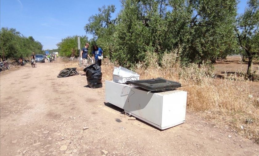 Oltre 130 volontari per una mega-operazione di pulizia sulla Via Appia-Traiana