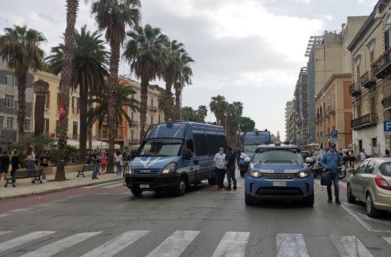 Studenti a Bari contro il doppio turno: presenti i pendolari e rappresentanti delle scuole ruvesi