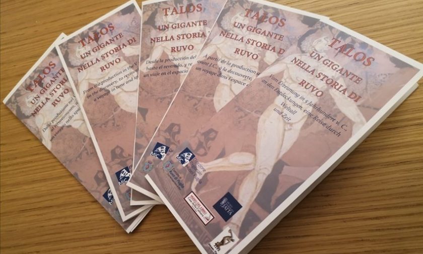 La brochure multilingue sulla mostra dedicata al Vaso di Talos