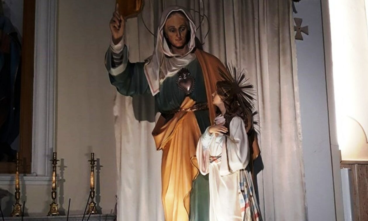 Statua di Sant'Anna con la Madonna