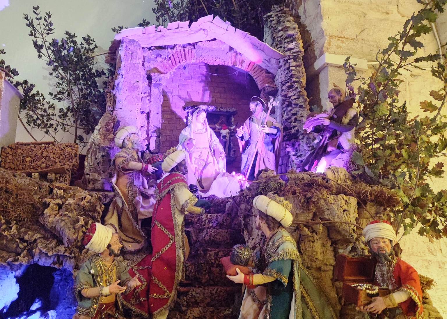 Il presepe artistico di Luciano Di Gioia esposto nella Sala concerti della Corale Polifonica Cantatore