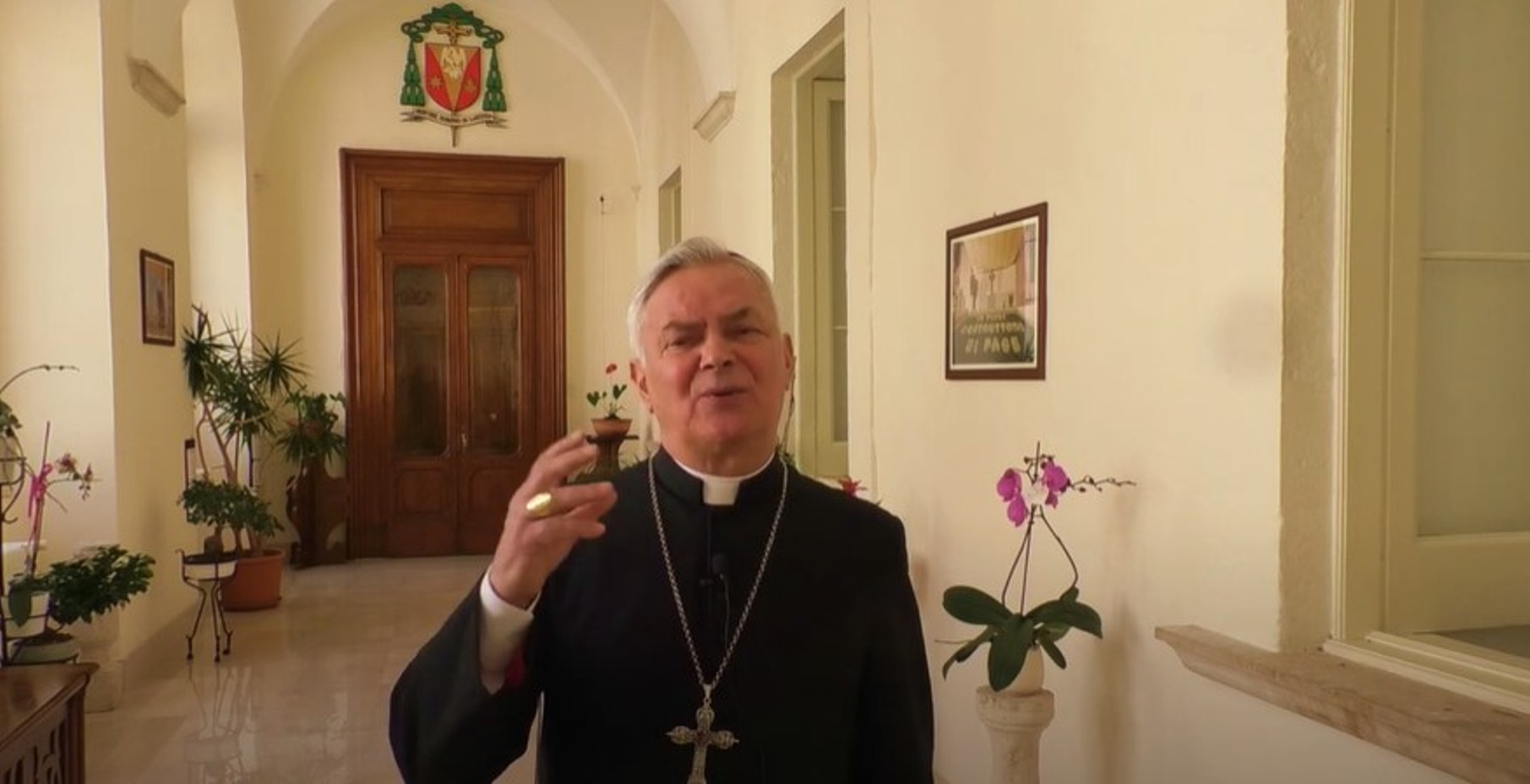 Pasqua, gli auguri del Vescovo Domenico Cornacchia
