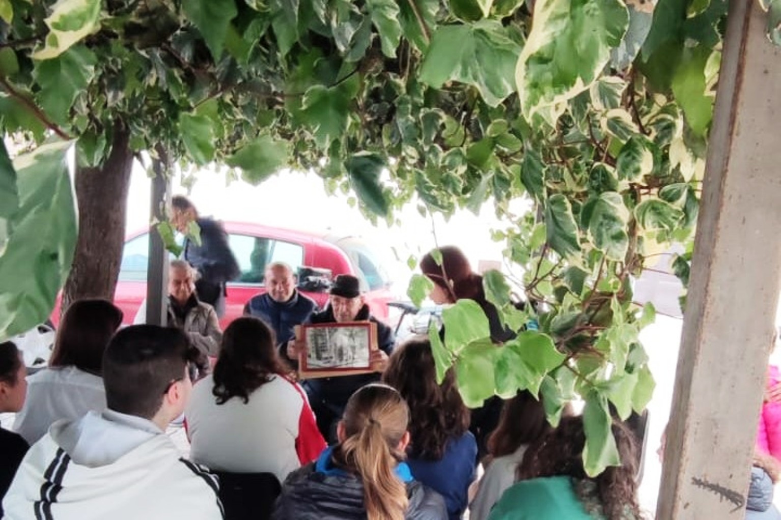 “A posteriori”, dal gazebo dell’edera alle ex terme di Ruvo il progetto che lega giovani e anziani