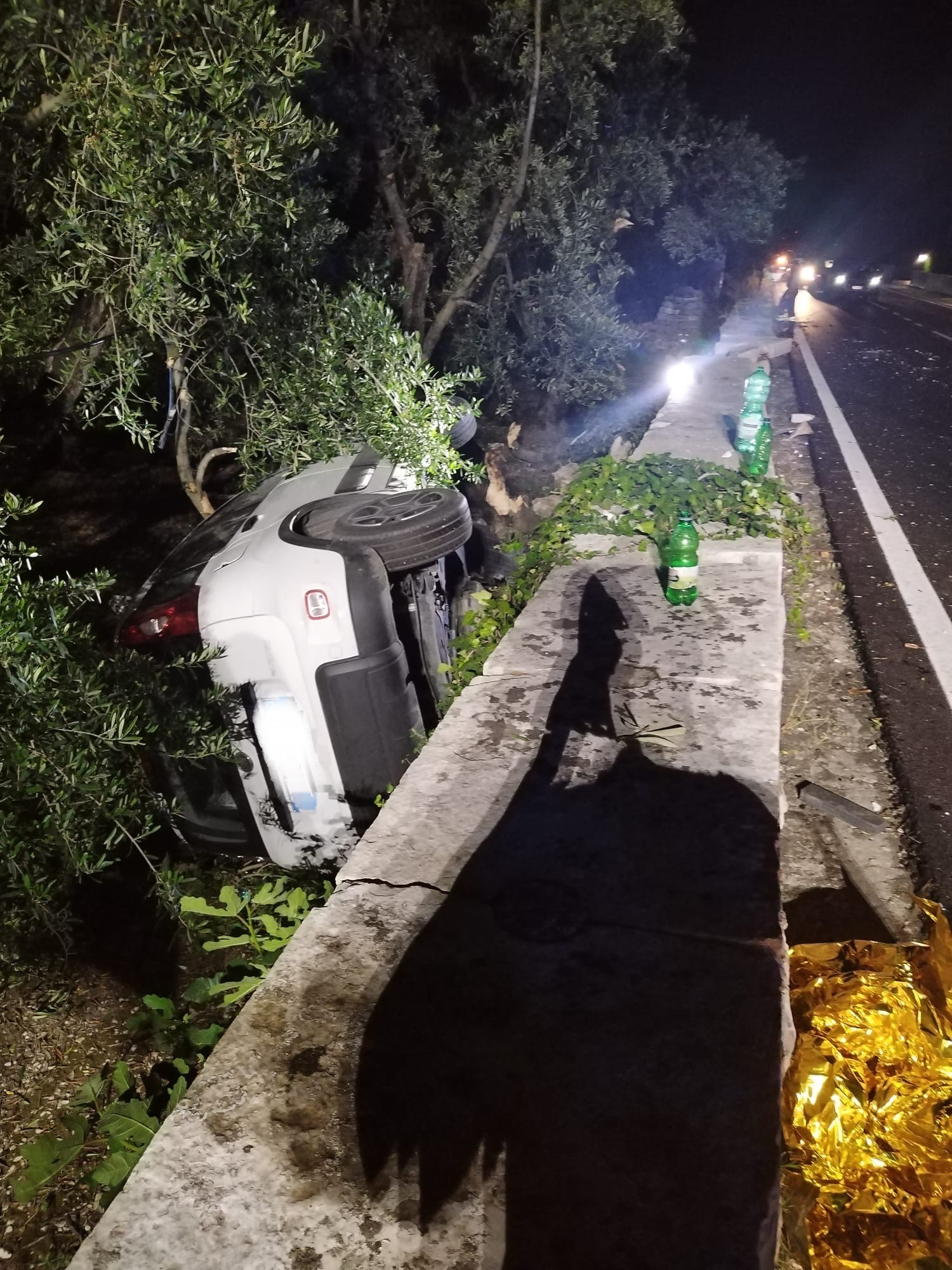 Auto fuori strada sulla Corato-Ruvo, due feriti in codice rosso