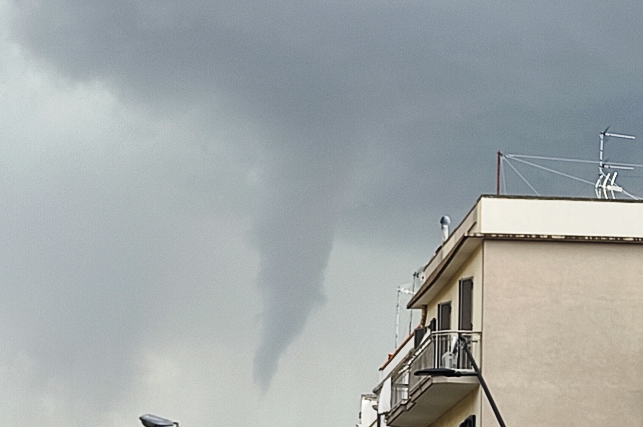 Tromba d’aria su Ruvo di Puglia, la foto di una lettrice
