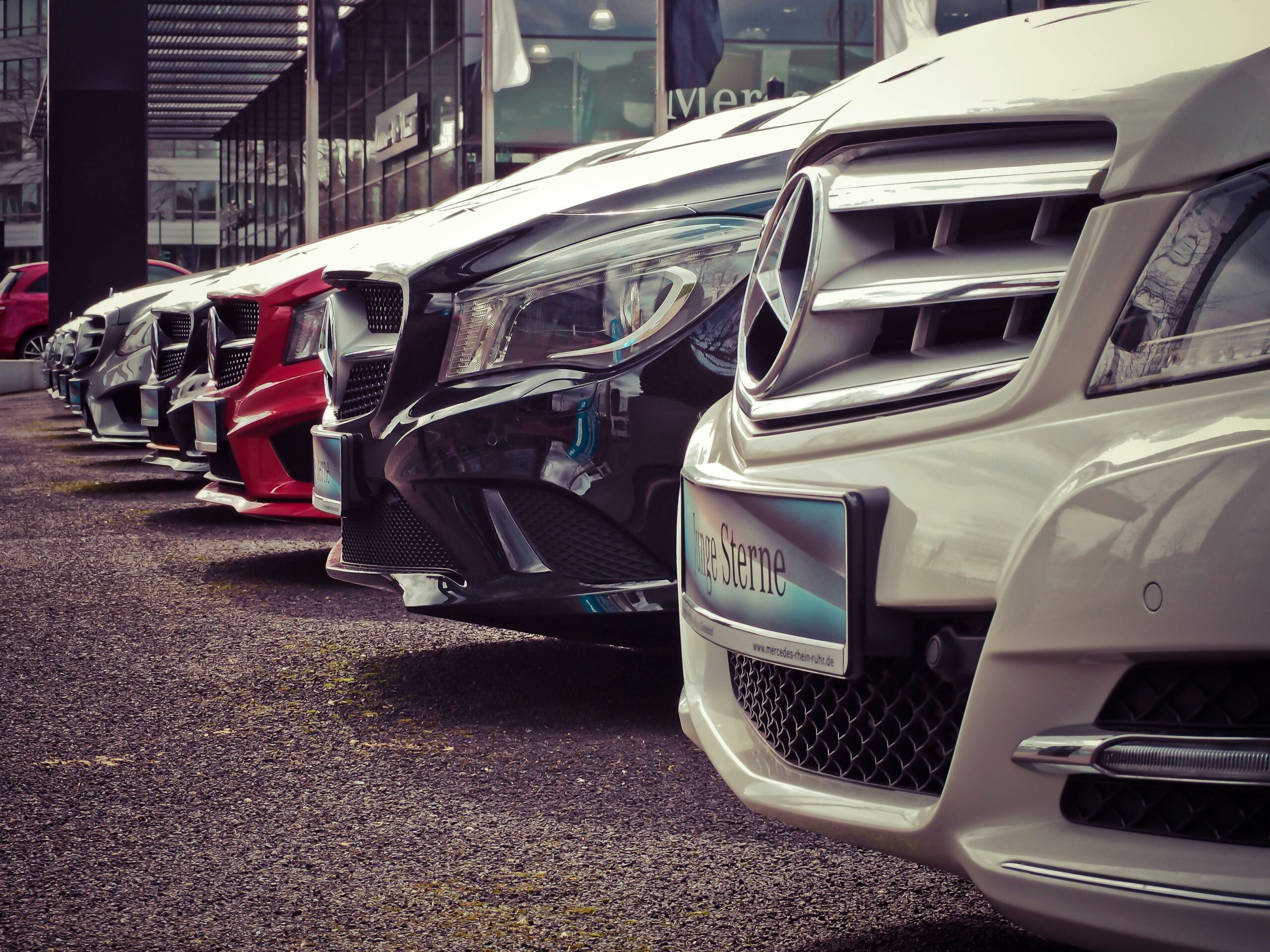 Mercato auto: conviene di più il noleggio a lungo termine o l’acquisto finanziato?