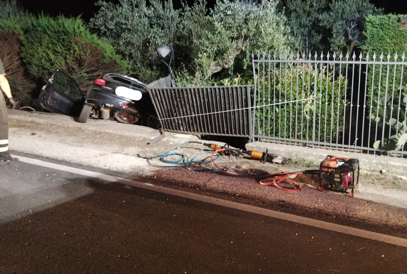 Auto fuori strada sulla Corato-Ruvo, 37enne ferita in codice rosso