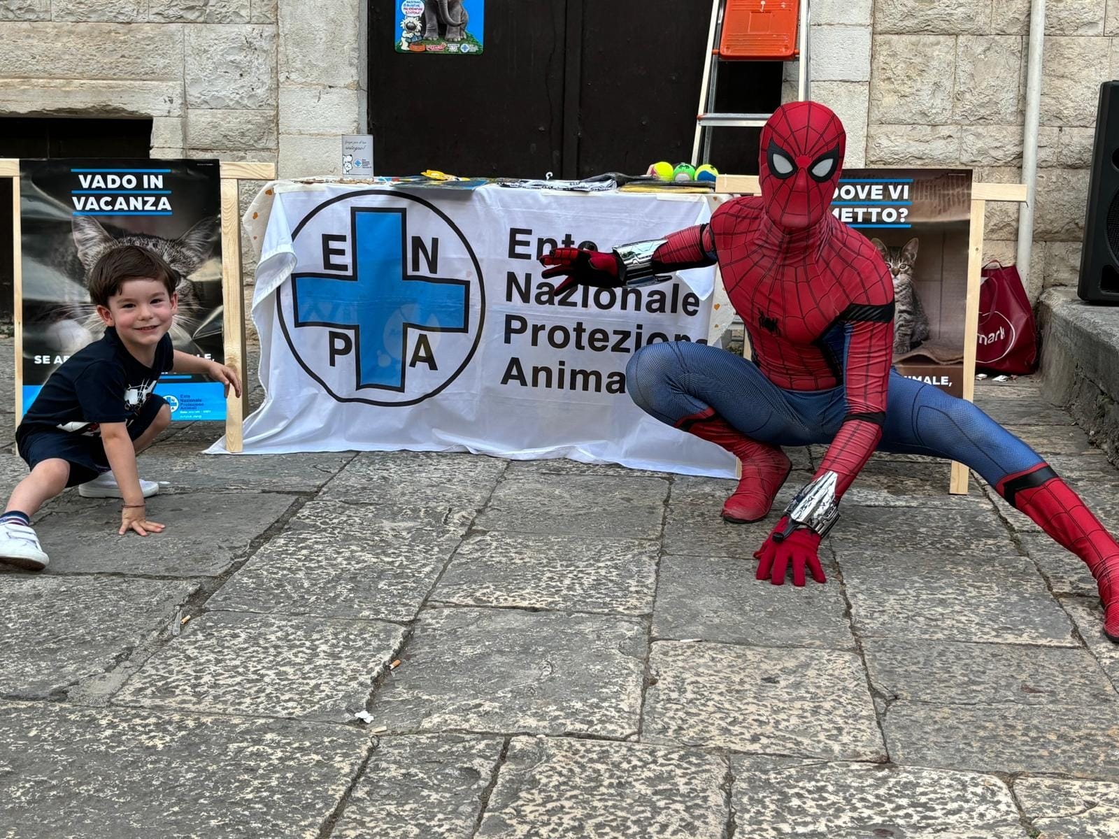 Enpa Ruvo e Spiderman Lorenzini dicono no all’abbandono degli animali