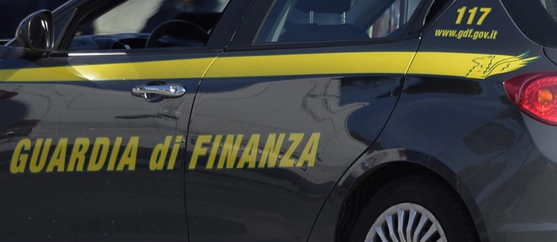 Sequestrati 200mila articoli di Carnevale e San Valentino non a norma