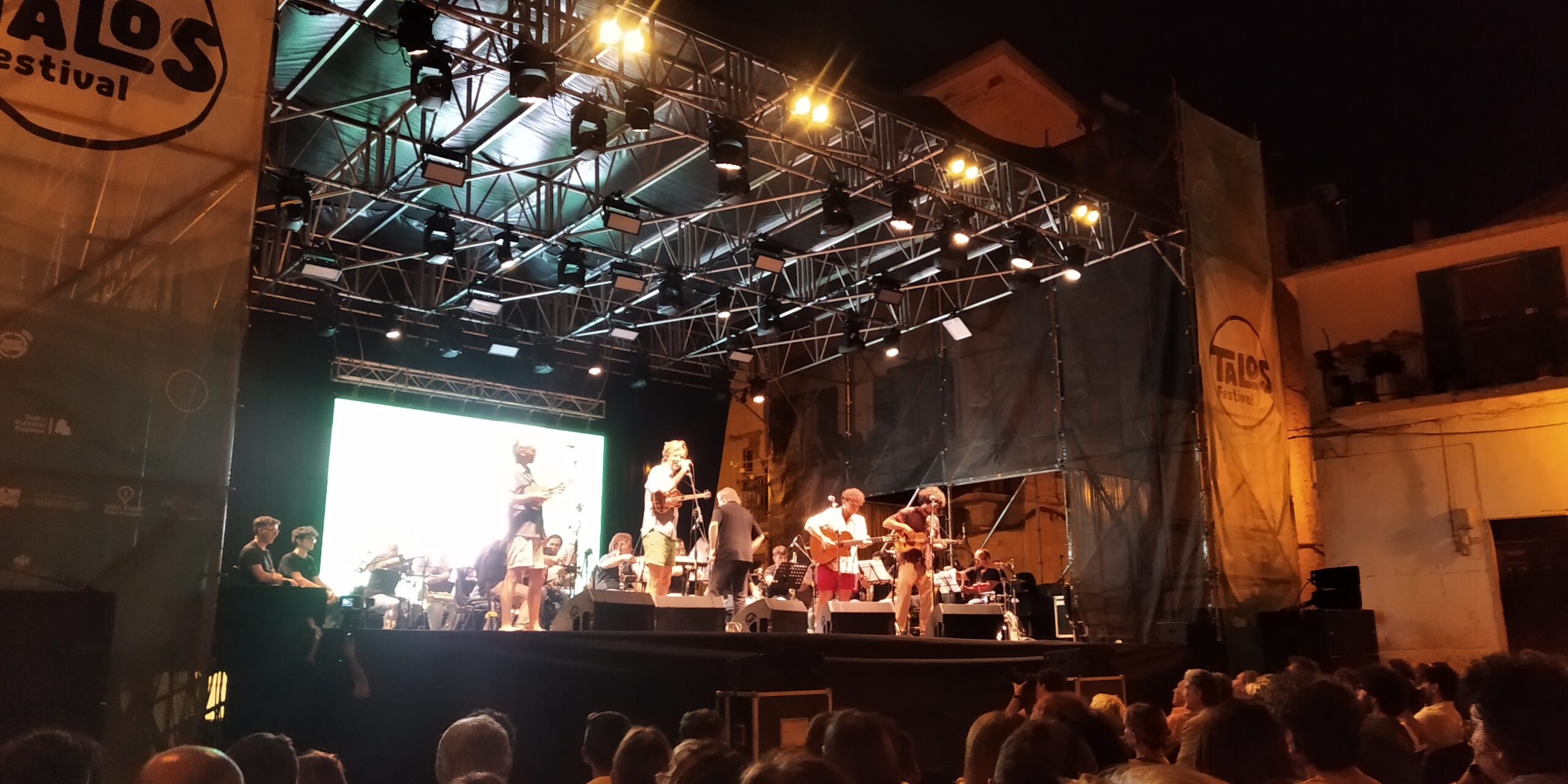 Al Talos Festival l’inno alla gioia di vivere di Øye e la Comitiva con la Banda