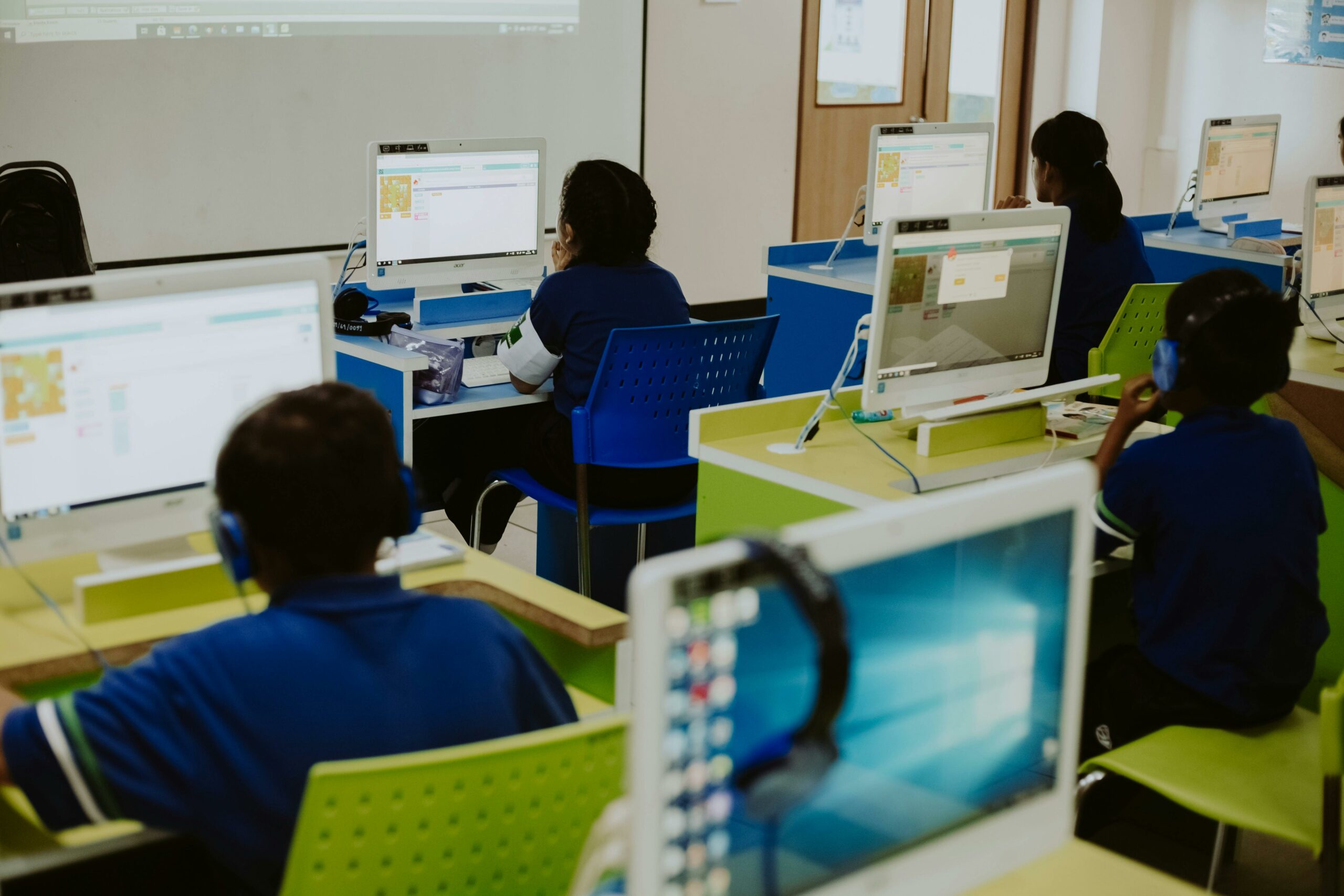 “CoderKids: Costruiamo il Futuro”, laboratori di coding per ragazzi