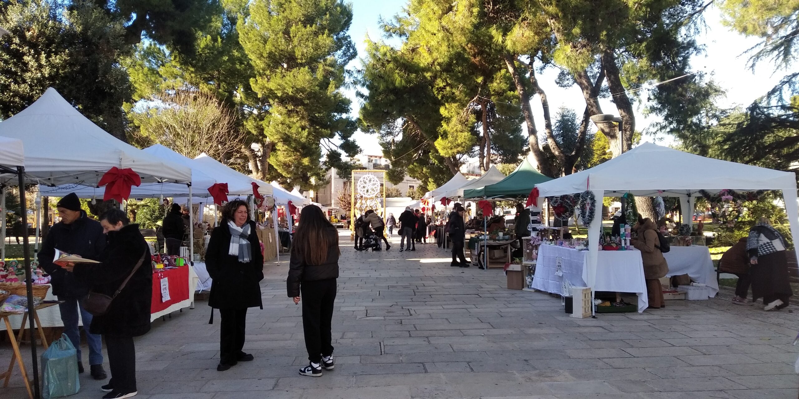 Mercatino natalizio a km zero in piazza Dante
