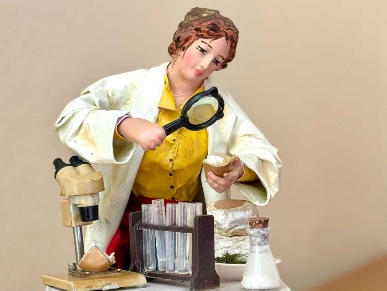 Ai vescovi di Puglia donata la “casara”, statuina del presepe dedicata al Made in Italy