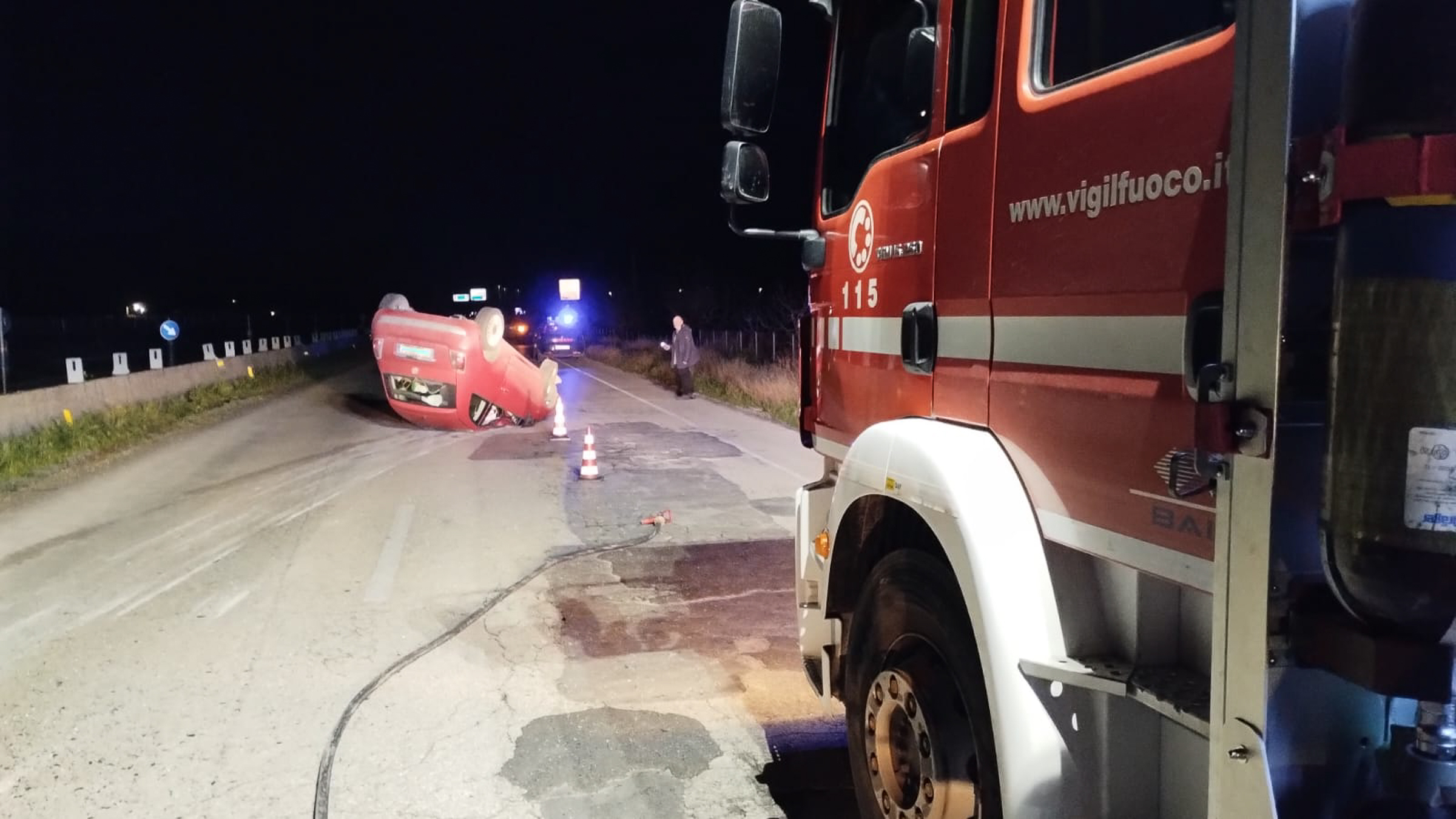 Auto si ribalta sulla provinciale 231, un ferito