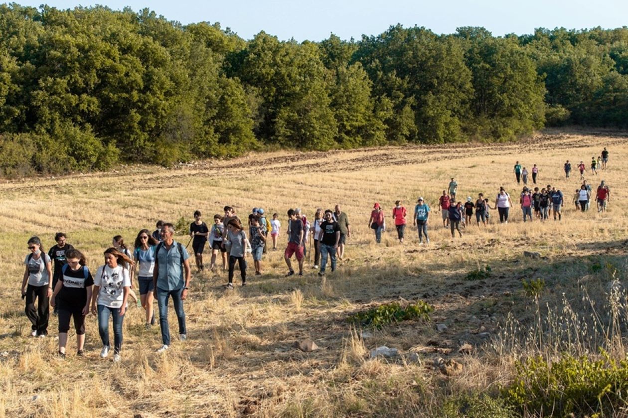 Torna Confabulare Open Air: libri e persone lungo i sentieri della Murgia