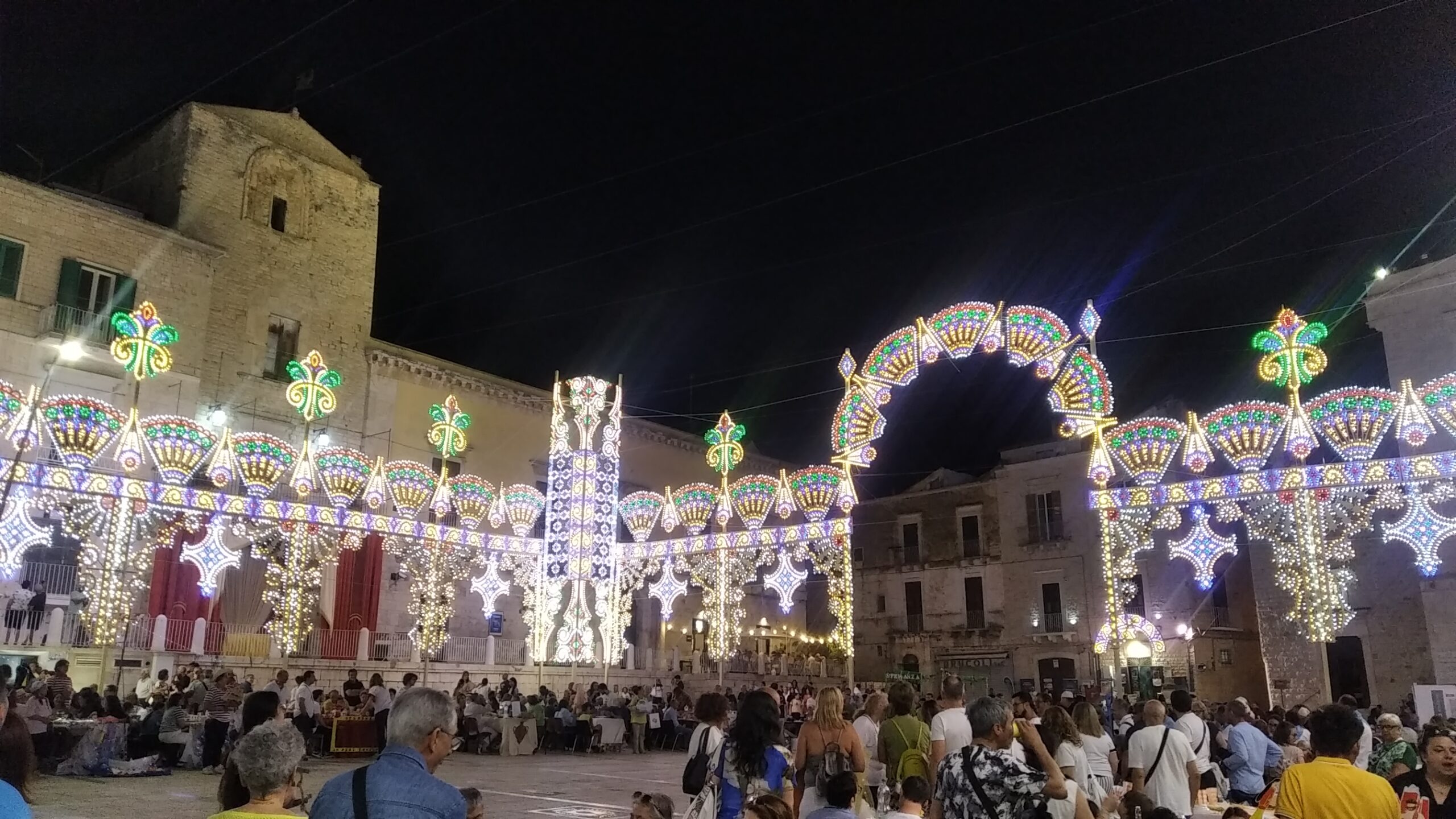Ottavario, il via alla festa con l’accensione delle luminarie