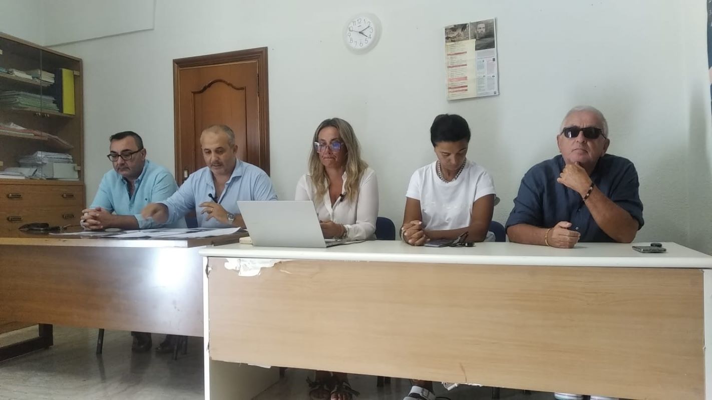 Parco eolico “Ruvo”, il centrodestra: «Poca trasparenza e conflitto di interessi»