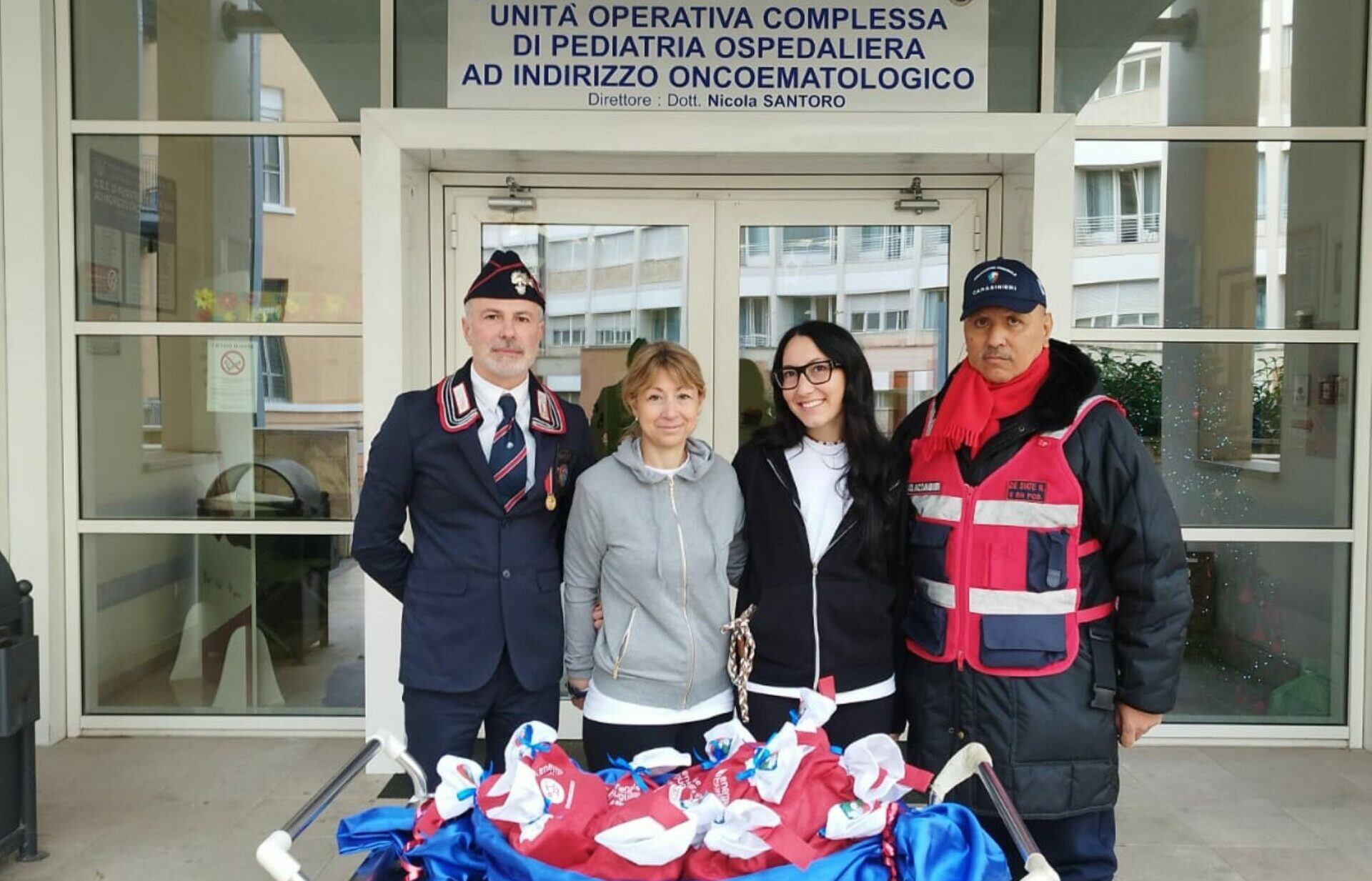 La Befana porta dolci doni al reparto di Oncoematologia pediatrica del Policlinico di Bari