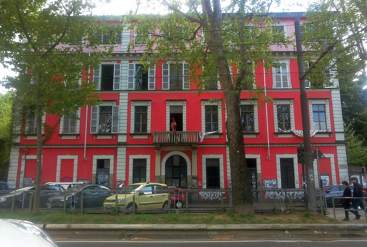 Scontri Torino, il centrodestra: «Cittadinanza onoraria al poliziotto picchiato»