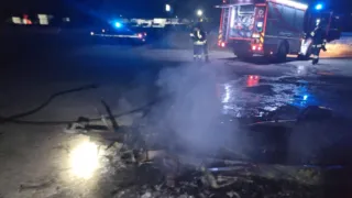 Due incendi nel territorio ruvese: a fuoco un’auto e una roulotte