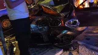Scontro frontale tra due auto su corso Cavour