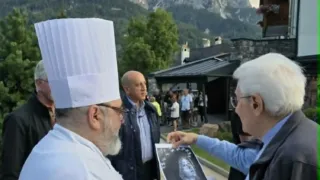 Il ritratto della Pietà del giovane Gianpaolo Berardi donato al presidente Sergio Mattarella