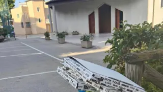 Avanzi di cibo e rifiuti abbandonati sul sagrato di Santa Lucia, il post di denuncia del parroco